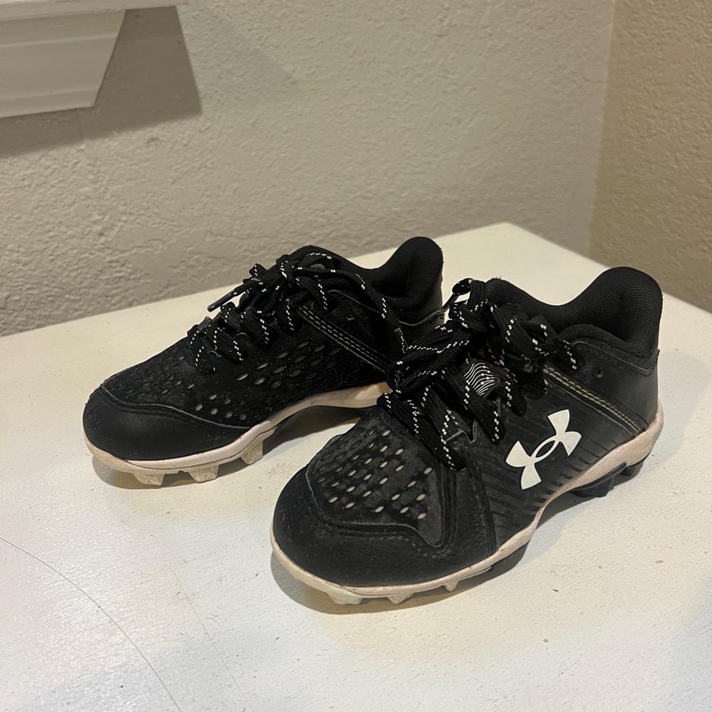 Under Armour Baseball Cleats Boys’ Size 10